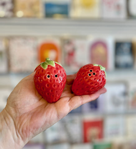 Strawberry Shape Salt and Pepper Shaker SET